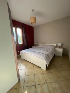 Ένα ή περισσότερα κρεβάτια σε δωμάτιο στο Villa 3 palmiers +10 φωτογραφίες