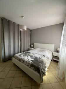 Ένα ή περισσότερα κρεβάτια σε δωμάτιο στο Villa 3 palmiers