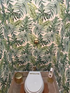 Ένα μπάνιο στο Villa Palmira