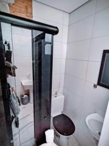 Ένα μπάνιο στο Condomínio Residencial Marbelle