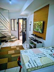 Μια τηλεόραση ή/και κέντρο ψυχαγωγίας στο Condomínio Residencial Marbelle +9 φωτογραφίες