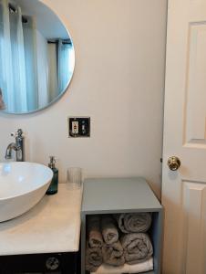 Phòng tắm tại The Green House, RiNo +5 ảnh