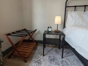 Giường trong phòng chung tại The Green House, RiNo