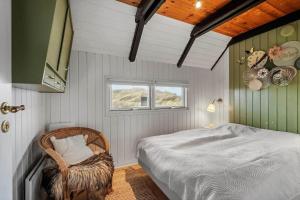 Postel nebo postele na pokoji v ubytování 6645-Hvide-Sande-Nymandsbjerg-10