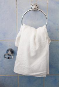 a white towel is hanging on a towel rack at COCOONING HOME # Centre-Ville # Confort # Charmant # マダガスカルのゲストハウス in Antananarivo