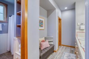 En eller flere senge i et værelse på Barefoot Beach House + 40 billeder