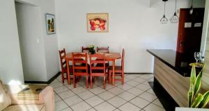 Фотография из галереи Well-located apartment, 3 blocks from the beach во Флорианополисе