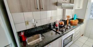 Кухня или мини-кухня в Well-located apartment, 3 blocks from the beach
 +5 фотографий