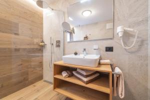 Ένα μπάνιο στο Ciasa Nene Franzl +55 φωτογραφίες