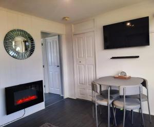 Et tv og/eller underholdning på Sunbeach Chalets