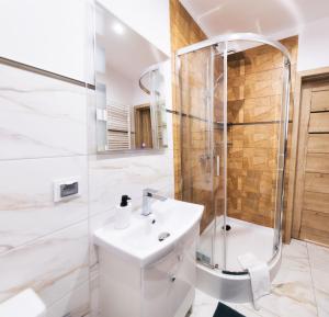 O baie la Radkowskie Apartamenty Julia z widokiem na zalew i gory +84 fotografii