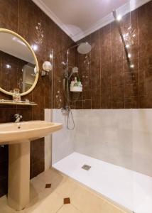 Et badeværelse på Habitaciones corazón Centro Histórico Málaga Homestay + 101 billeder