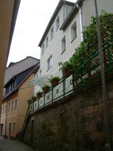 a building with potted plants on a brick wall at Ferienwohnung Seidel in Bad Schandau
