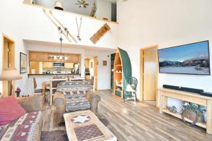 a living room with a couch and a fireplace at Lake Forest Summit Condo: Great Penthouse Views in Summit Medical Center Heliport