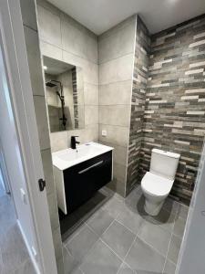 Ένα μπάνιο στο Apartment 33