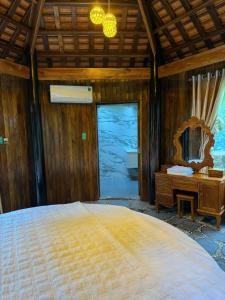 Ένα ή περισσότερα κρεβάτια σε δωμάτιο στο Cat Tien Vista