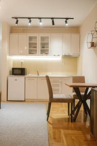 O bucătărie sau chicinetă la GALAKTIK centar