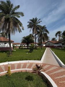 Κήπος έξω από το Sand Beach Holiday Resort