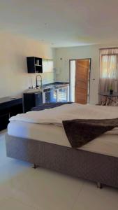 Ένα ή περισσότερα κρεβάτια σε δωμάτιο στο Vacation home with pool