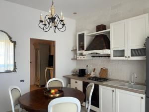 Kuchyň nebo kuchyňský kout v ubytování Casa Veranda sul mare