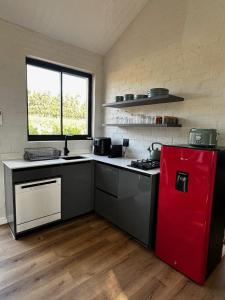 Η κουζίνα ή μικρή κουζίνα στο Genadendaal Vineyard Villa +4 φωτογραφίες