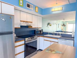 Η κουζίνα ή μικρή κουζίνα στο Gulf-Front Villa A-6 Pool Access Sleeps 6