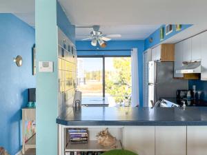 Η κουζίνα ή μικρή κουζίνα στο Gulf-Front Villa A-6 Pool Access Sleeps 6 +28 φωτογραφίες