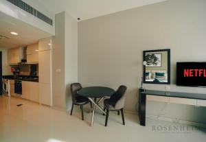 Η κουζίνα ή μικρή κουζίνα στο Artesia Tower