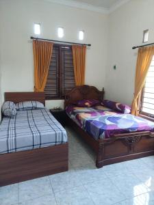 Postel nebo postele na pokoji v ubytování Omah moja gabugan