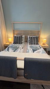 two beds sitting next to each other in a bedroom at Enjoy Wien in Vienna