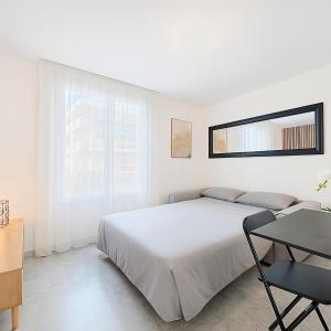 Ένα ή περισσότερα κρεβάτια σε δωμάτιο στο Beach Studio on Cagnes sea front