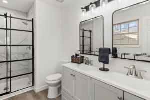 Koupelna v ubytování Float & Unwind + 16 fotografií