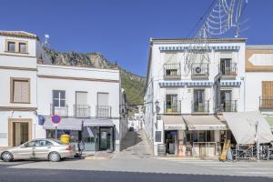 Nespecifikovaný výhled na hory nebo výhled na hory při pohledu z prázdninového domu