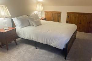 Ένα ή περισσότερα κρεβάτια σε δωμάτιο στο House In The Woods