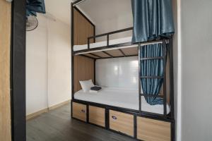 Кровать или кровати в номере Hoàn Kiếm Lake Backpackers Hostel +7 фотографий