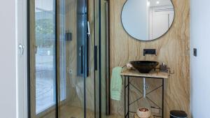 a bathroom with a sink and a mirror at Rosso di sera in Thiene