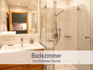 a bathroom with a shower and a sink at Alpenstudio Sachrang - Terrasse & Bergblick - Ruhe & Natur pur in Aschau im Chiemgau