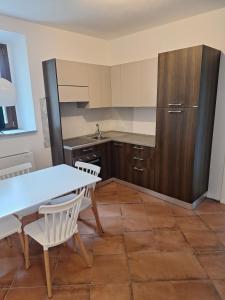 Η κουζίνα ή μικρή κουζίνα στο Monterosa Apartment