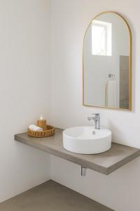 Ένα μπάνιο στο My Friends Place +4 φωτογραφίες