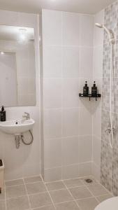 Ένα μπάνιο στο 73 Utagawa 2BR Apartment By MkStay