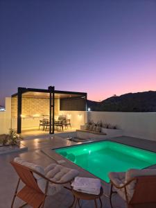 Swimmingpoolen hos eller tæt på Wadi Bani Khalid-Al Joud Green hostel A-Frame Cabin + 26 billeder