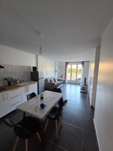 Η κουζίνα ή μικρή κουζίνα στο Maison Luna