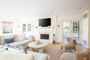 Posezení v ubytování Haven on Glynn by Rove Travel - Coastal Luxury