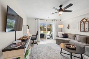 Μια τηλεόραση ή/και κέντρο ψυχαγωγίας στο Near Ark Private Parking Patio 2 bed 1&half Bath