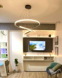TV a/nebo společenská místnost v ubytování Aure Haven