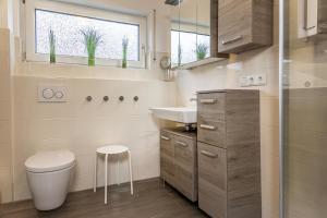 Ένα μπάνιο στο Haus Harle 50201 Ferienwohnung Harle 1