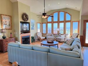 Μια τηλεόραση ή/και κέντρο ψυχαγωγίας στο DE08 Shore Beats Work