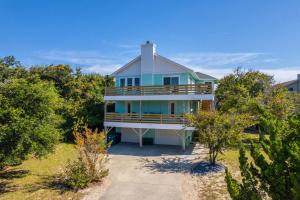 eine Luftansicht eines Hauses mit Bäumen in der Unterkunft DK207 The Big Sea in North Point