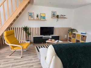 Μια τηλεόραση ή/και κέντρο ψυχαγωγίας στο A la folie