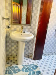 Koupelna v ubytování Peaceful Lakeview Home in Entebbe + 13 fotografií